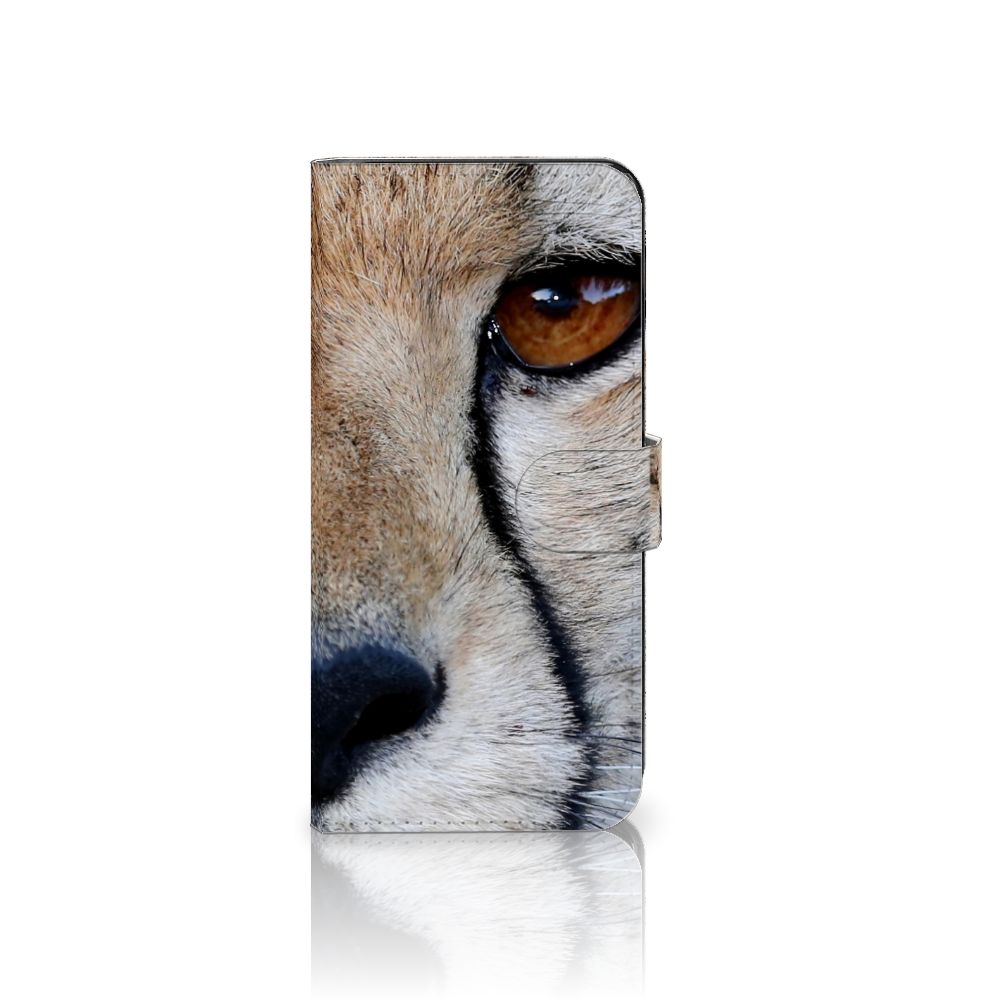 Motorola Moto G73 Telefoonhoesje met Pasjes Cheetah close-up van een cheeta hoofd en oog