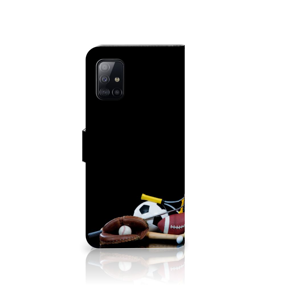 Samsung Galaxy A71 Wallet Case met Pasjes Sports met verschillende sportballen en uitrusting.