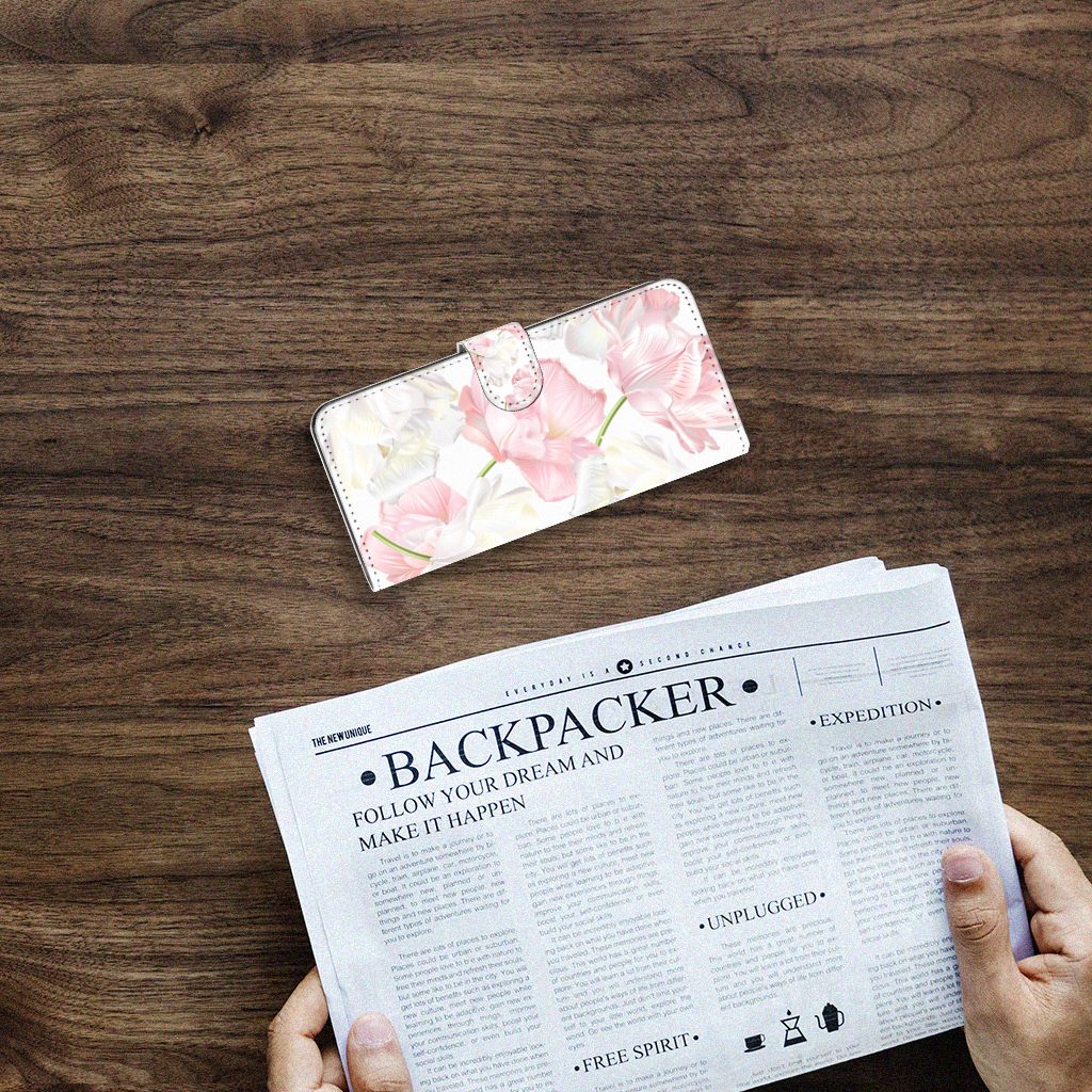 Samsung Galaxy A14 4G Hoesje Lovely Flowers op een houten tafel met een krant ernaast