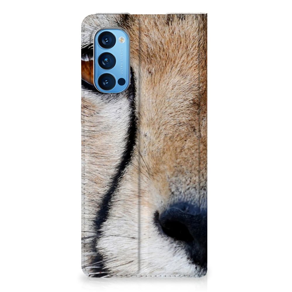 OPPO Reno4 Pro 5G Hoesje maken Cheetah met close-up van het jachtluipaard op een stand case