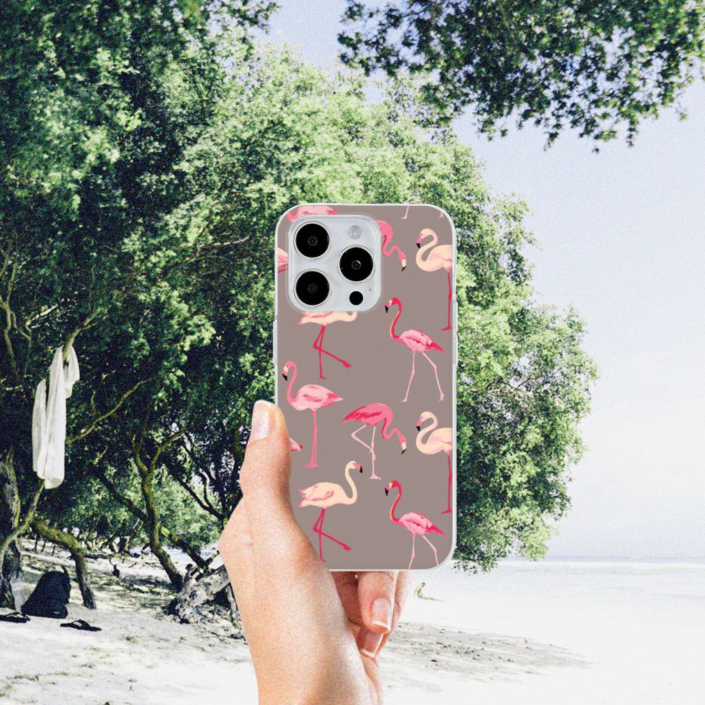 iPhone 15 Pro Max TPU Hoesje Flamingo met kleurrijke flamingo's op een strandachtergrond