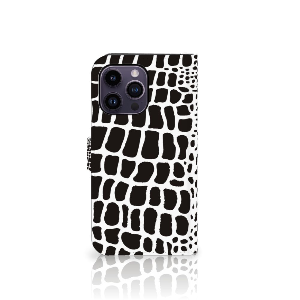 iPhone 15 Pro Max Telefoonhoesje met Pasjes Slangenprint in zwart-wit met magnetische sluiting