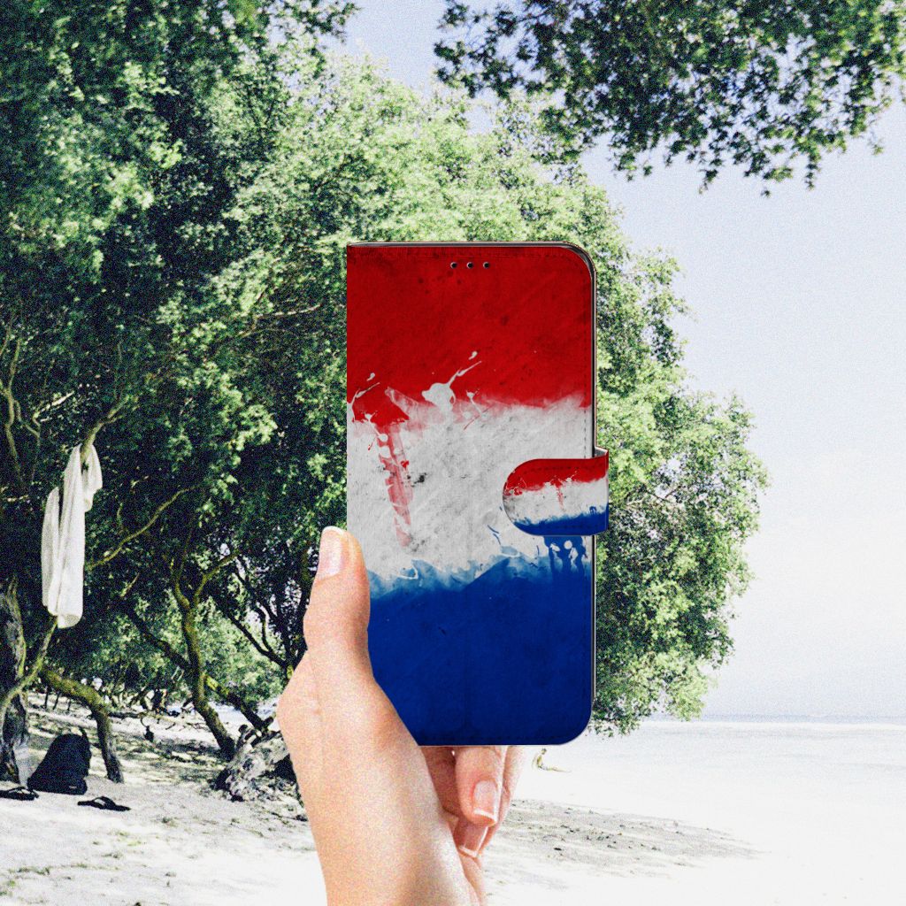 Motorola Edge 30 Pro Bookstyle Case Nederland met artistieke Nederlandse vlag, perfect voor Nederlandse trots.