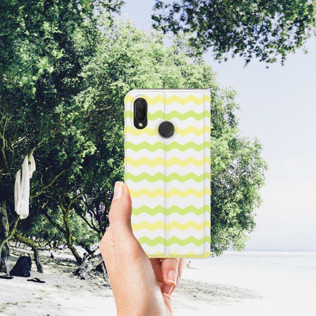 Huawei P Smart Plus Hoesje met Magneet Waves Yellow