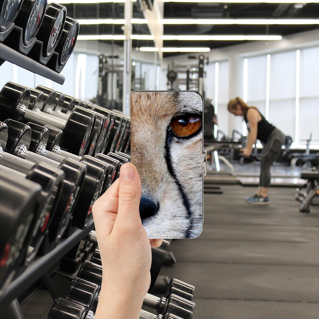 Xiaomi 12T | 12T Pro Telefoonhoesje met Pasjes Cheetah met close-up van een cheeta in de gym.