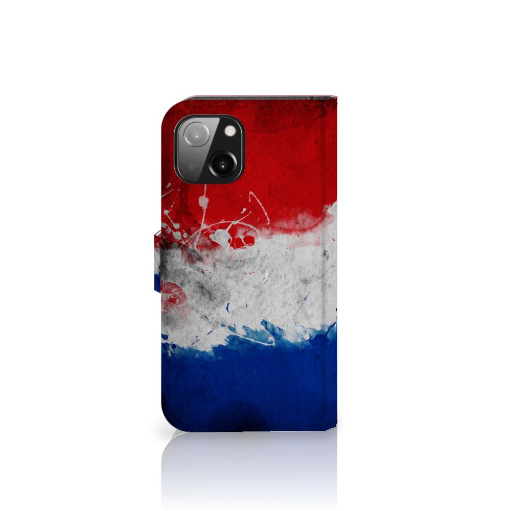 Apple iPhone 13 Bookstyle Case Nederland met artistieke Nederlandse vlag ontwerp.