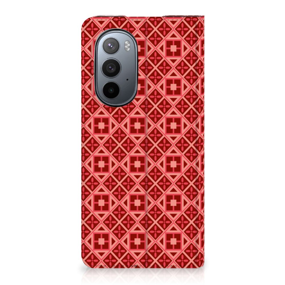 Motorola Edge 30 Pro Hoesje met Magneet Batik Rood - B2C Telecom