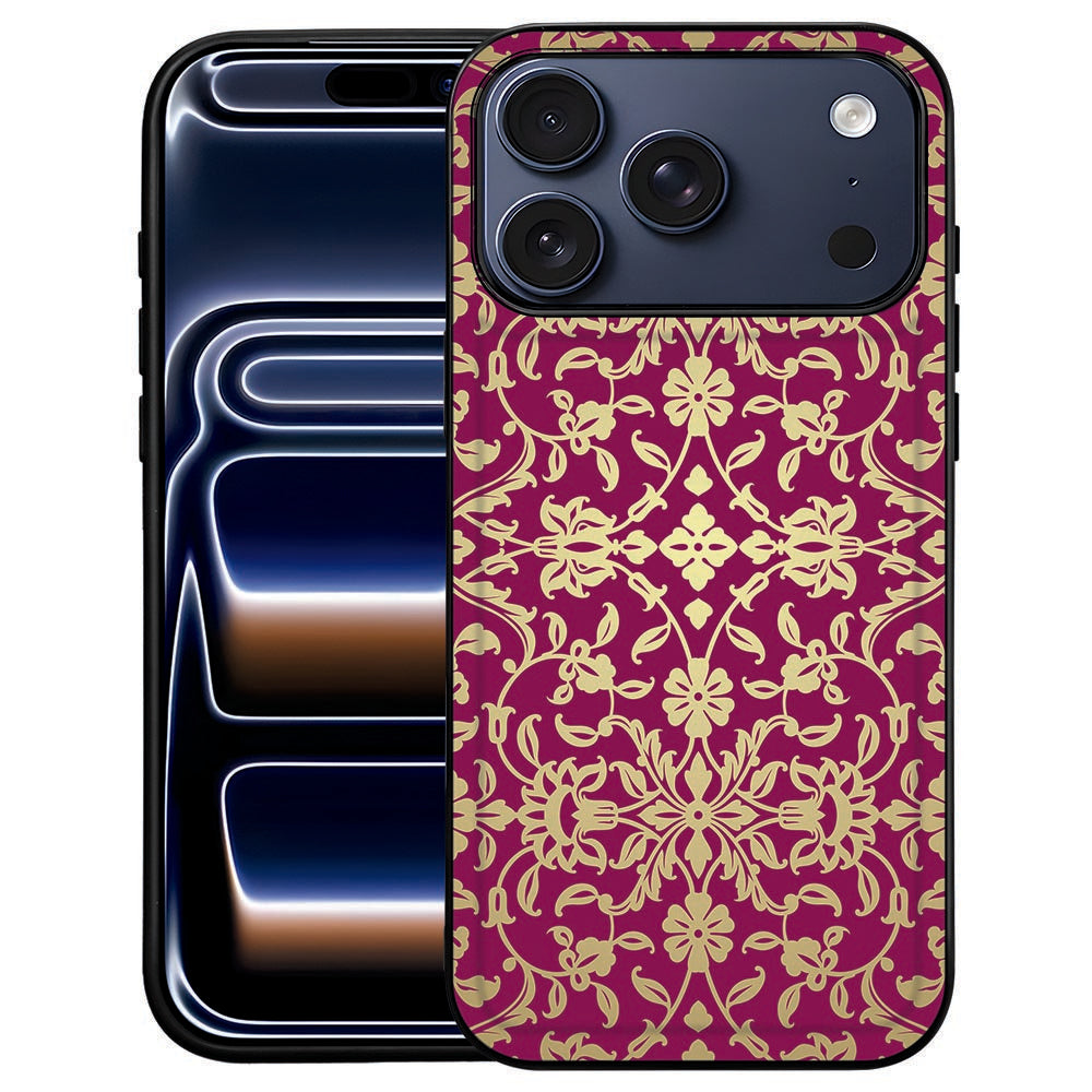 Achterkant van het Barok Pink iPhone 18 Pro Max hoesje met roze en gouden ornamenten op kunstleer