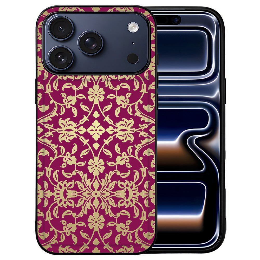 Roze achterkant met gouden barokkrullen van het Barok Pink iPhone 18 Pro hoesje