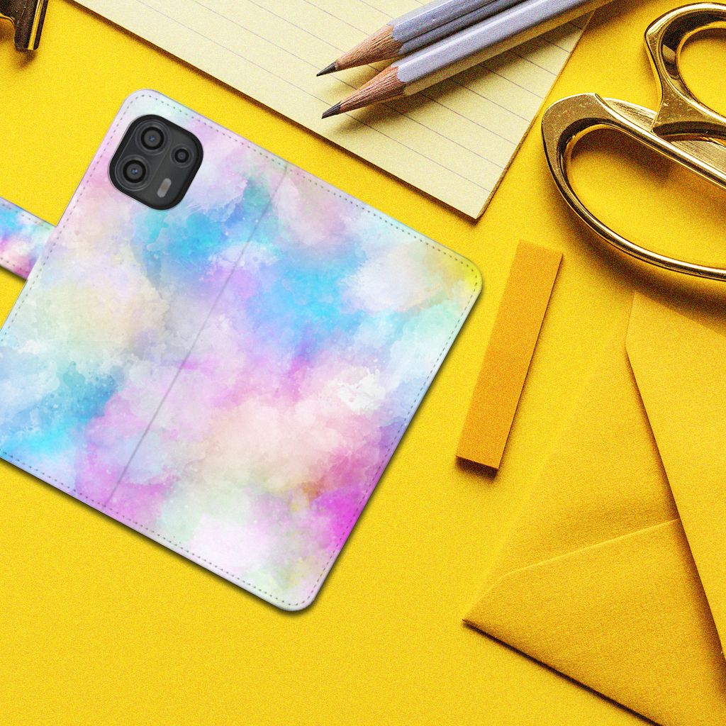 Hoesje Motorola Edge 20 Lite Watercolor Light met kleurrijk pastelontwerp op een gele achtergrond.