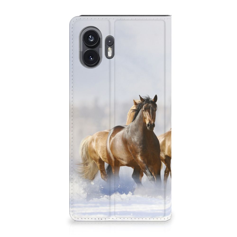 Nothing Phone (2) Hoesje maken Paarden met een afbeelding van galopperende paarden op de hoes.