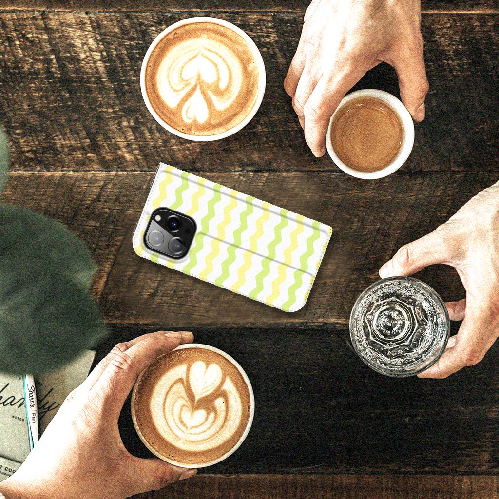 iPhone 14 Pro Hoesje met Magneet Waves Yellow - B2C Telecom