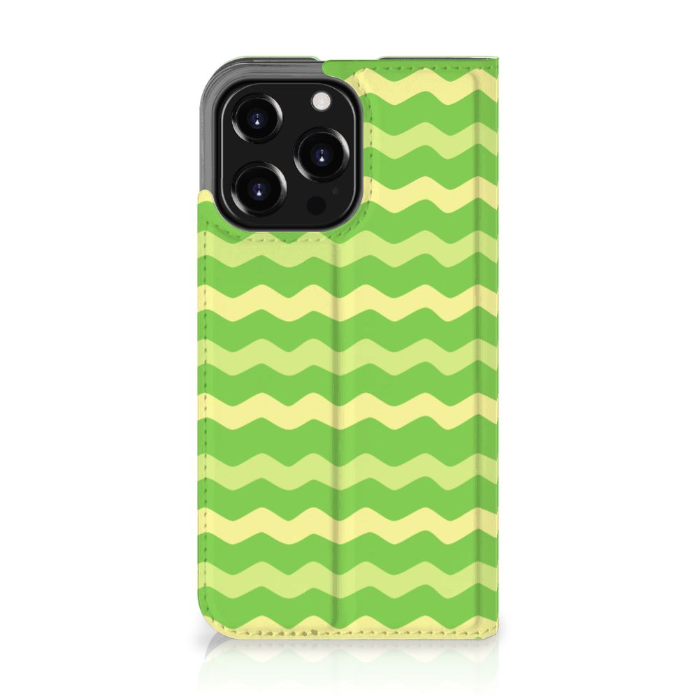 iPhone 13 Pro Hoesje met Magneet Waves Green - B2C Telecom