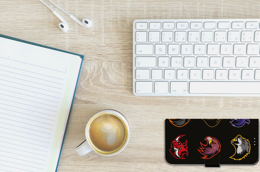 OnePlus Nord N100 Leuk Hoesje Cartoon met kleurrijke cartoons op een bureau met een notitieboekje en koffie.