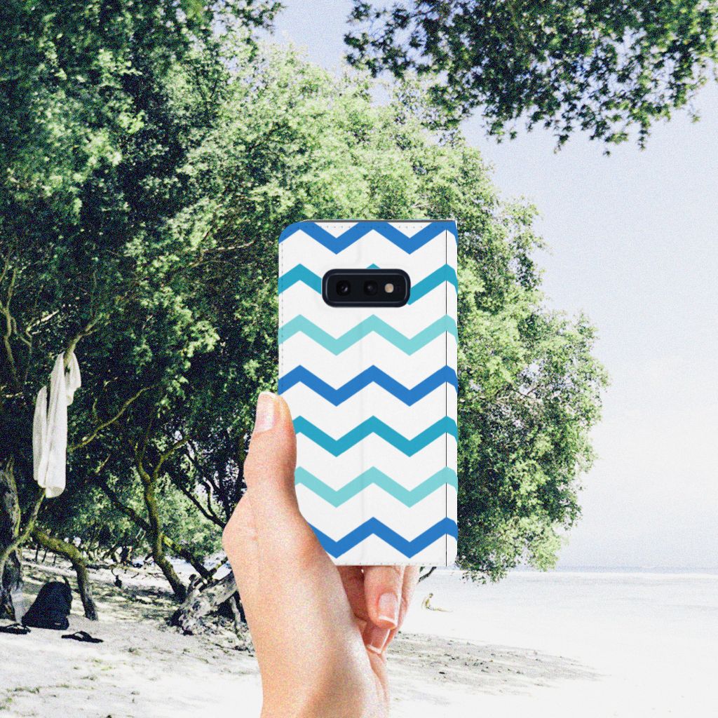 Samsung Galaxy S10e Hoesje met Magneet Zigzag Blauw