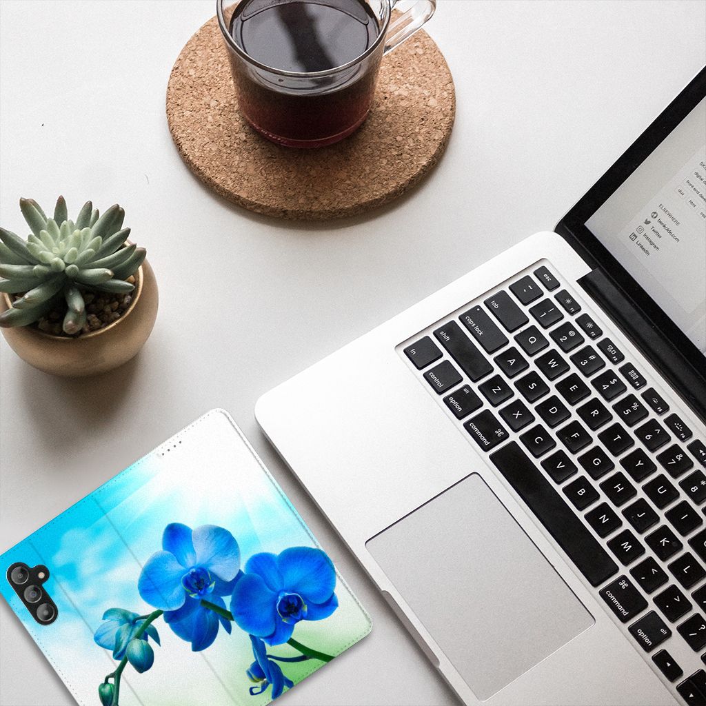 Samsung Galaxy A14 5G Smart Cover Orchidee Blauw - Cadeau voor je Moeder met laptop en planten.