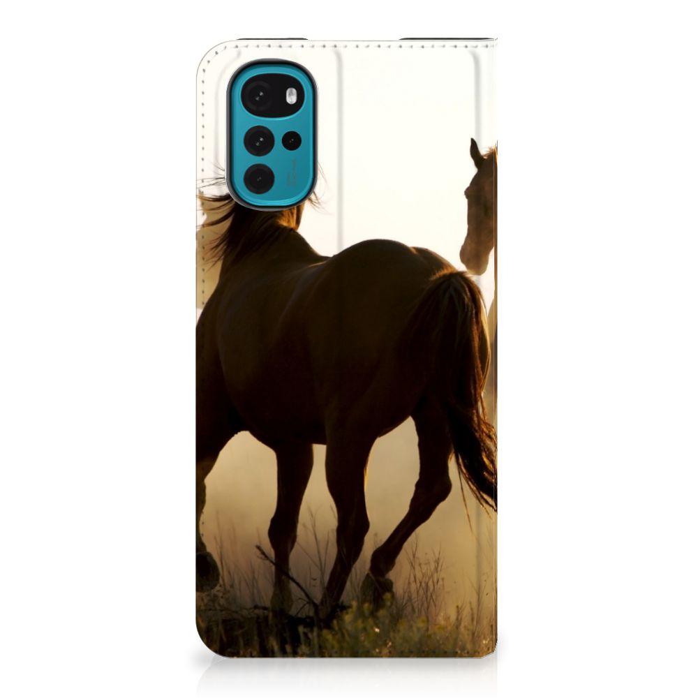 Motorola Moto G22 Hoesje maken Design Cowboy met silhouet van een paard in de natuur