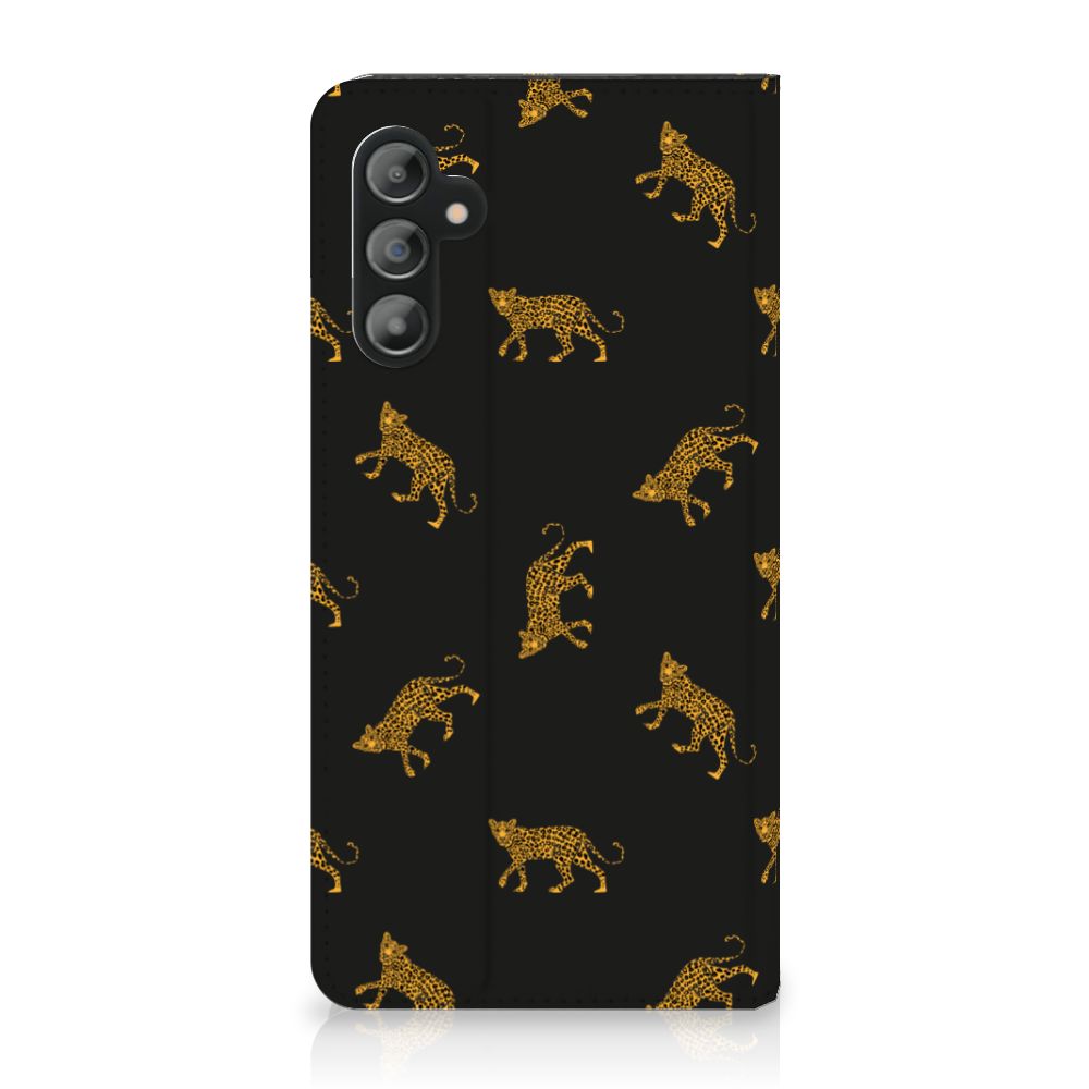 Hoesje maken voor Samsung Galaxy A14 5G Leopards met luipaardenprint op zwarte achtergrond.
