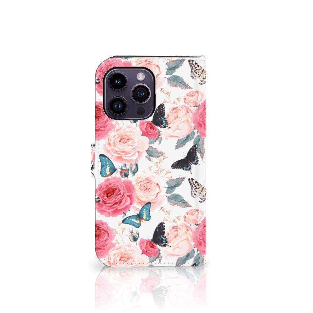 iPhone 15 Pro Max Hoesje Butterfly Roses met romantische rozen en vlinders 🦋.