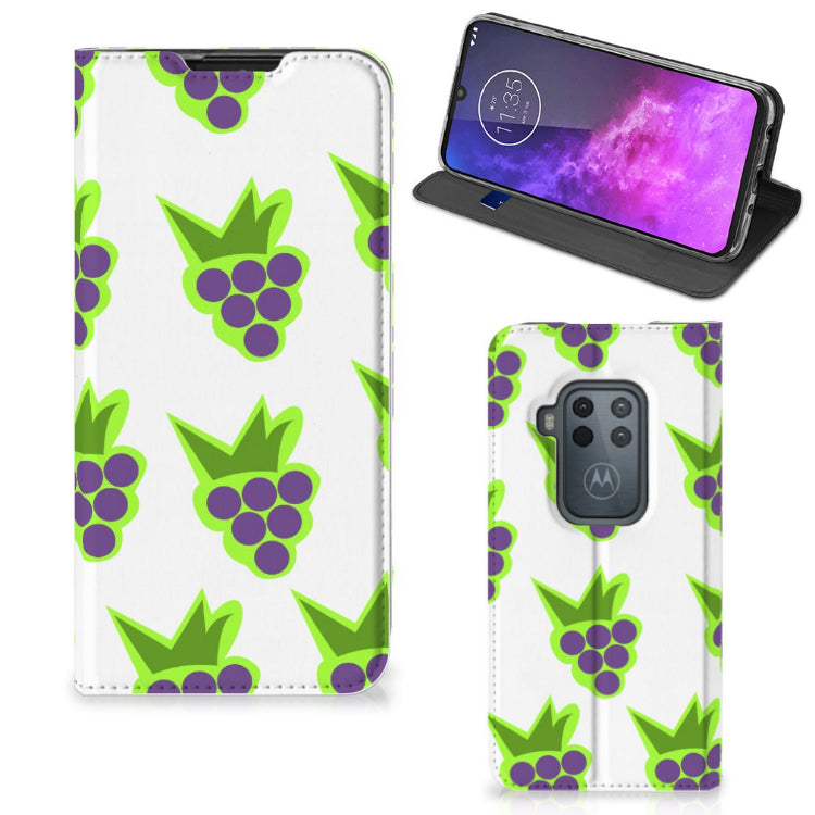 Motorola One Zoom Flip Style Cover Druiven