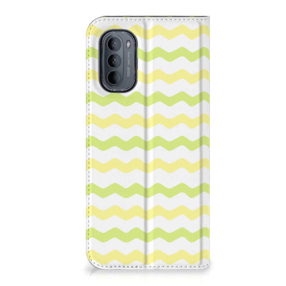 Motorola Moto G31 | G41 Hoesje met Magneet Waves Yellow - B2C Telecom