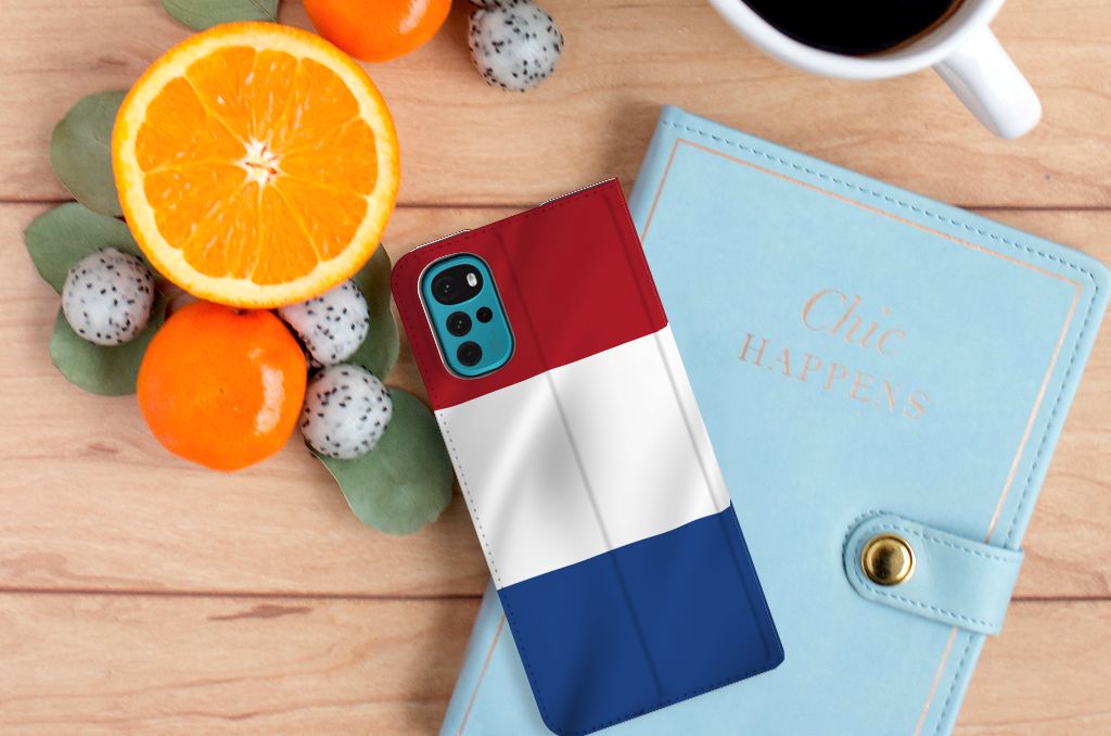 Motorola Moto G22 Standcase Nederlandse Vlag - B2C Telecom