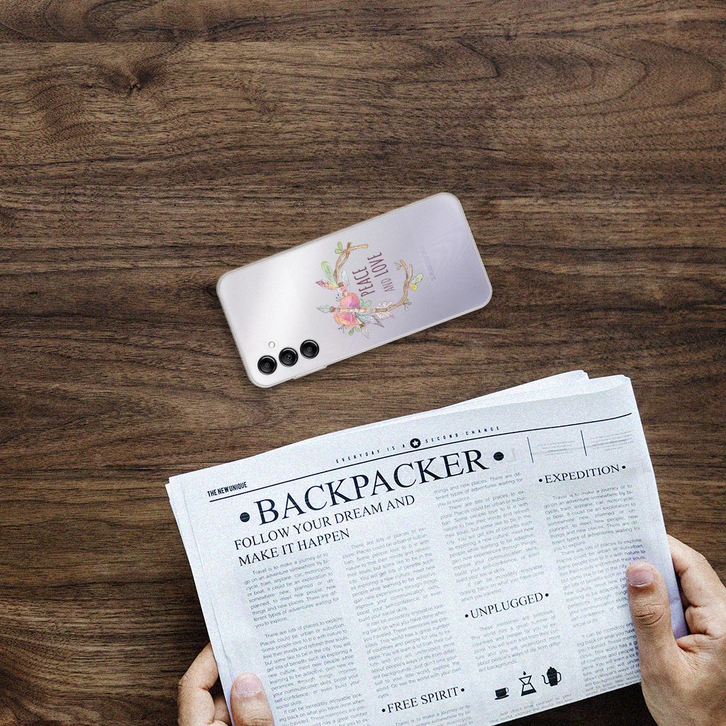 Samsung Galaxy A14 5G Telefoonhoesje met Naam Boho Text op een houten tafel met krant.