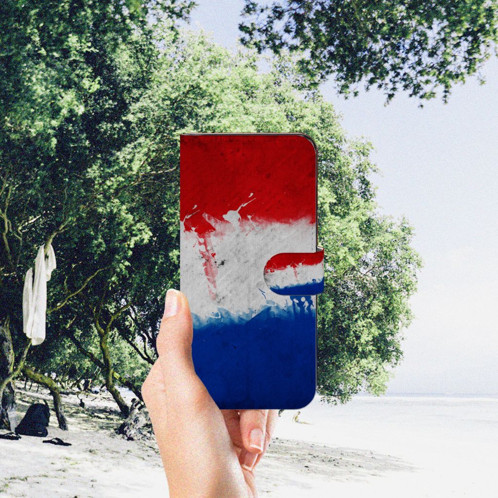 Motorola Moto G73 Bookstyle Case Nederland, met artistieke Nederlandse vlag, perfect voor trots op Nederland.