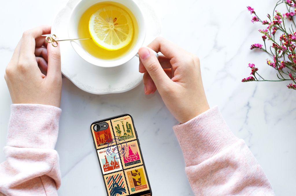 iPhone SE 2022 | SE 2020 | 7/8 TPU Backcover Postzegels met een hand die een kopje thee vasthoudt.