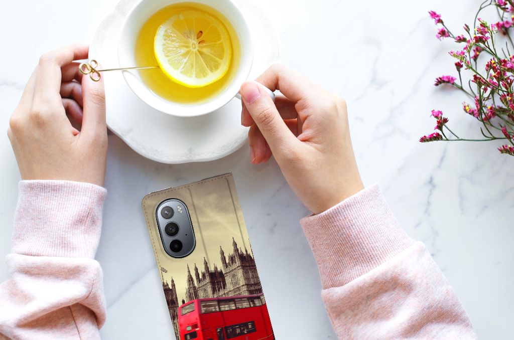 Motorola Edge 30 Pro Book Cover Londen - B2C Telecom