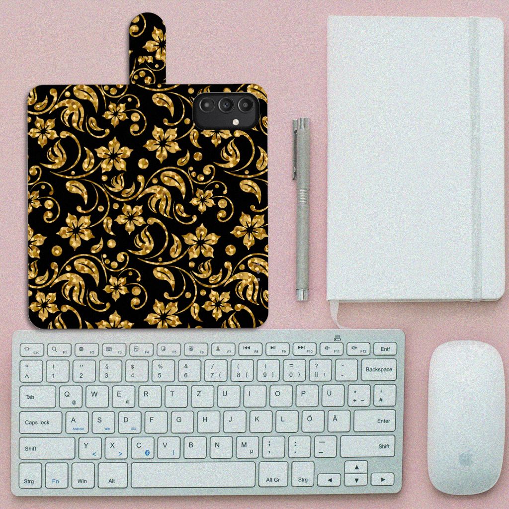 Samsung Galaxy A14 5G Hoesje Gouden Bloemen op een bureau met toetsenbord en notitieboek
