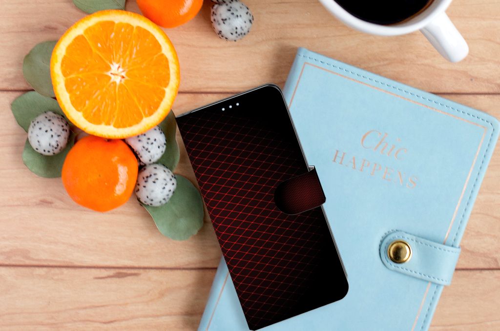 OPPO Reno 4 Pro 5G Telefoon Hoesje Geruit Rood met appels en een notitieboekje op een houten tafel.