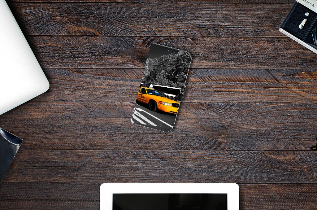iPhone 14 Pro Flip Cover New York Taxi
