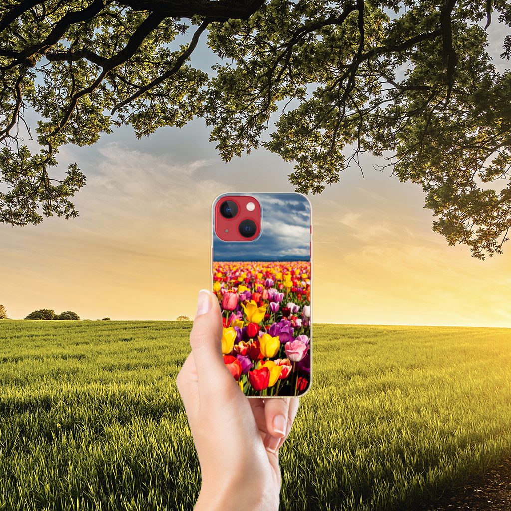 Apple iPhone 13 TPU Case Tulpen met kleurrijke tulpen en een zonnige achtergrond 🌷