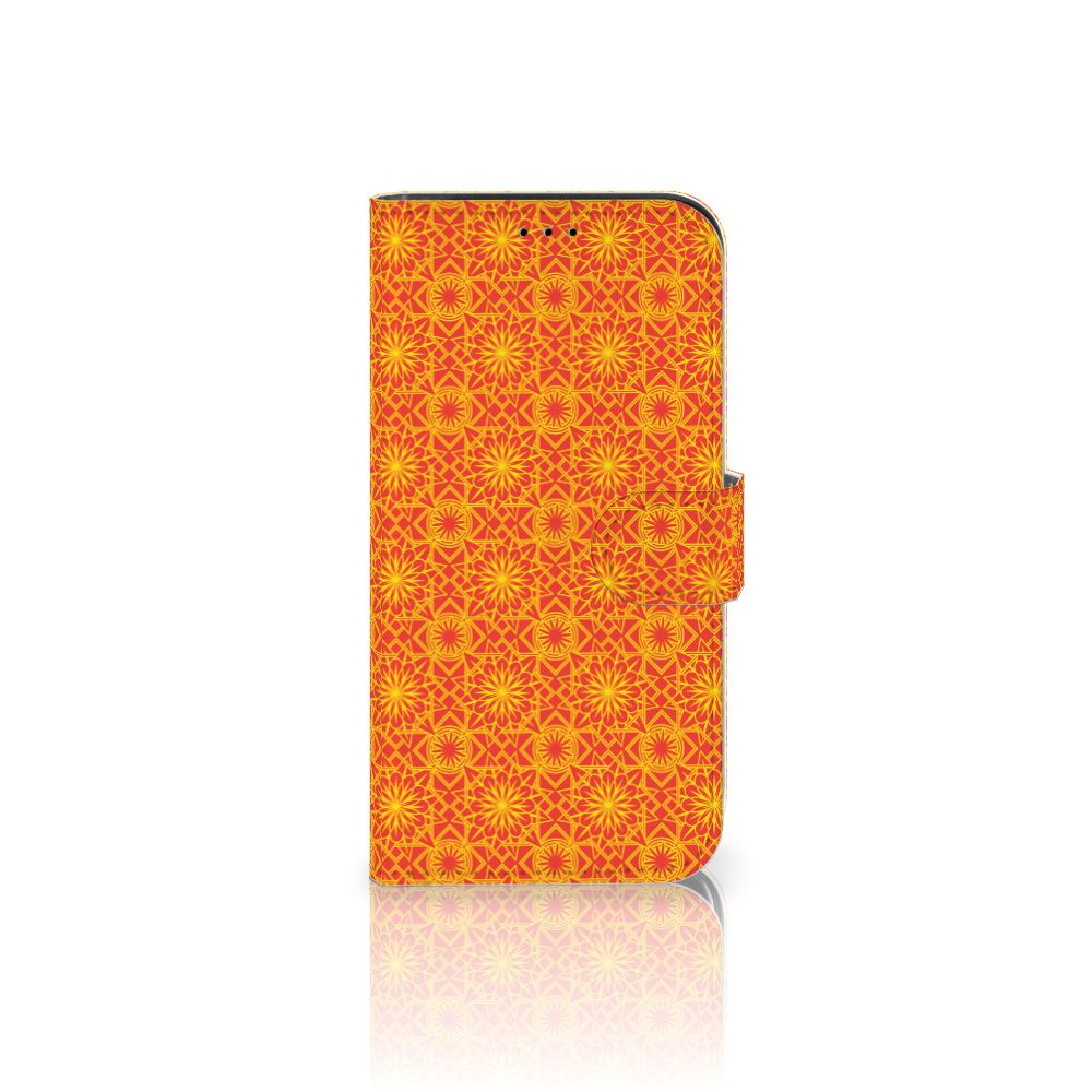 iPhone 13 Pro Telefoon Hoesje Batik Oranje met een prachtig batikpatroon en levendige kleuren.