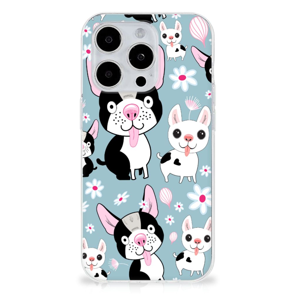 iPhone 15 Pro TPU Hoesje Hondjes met schattige zwart-witte hondjes en bloemen op een blauwe achtergrond.