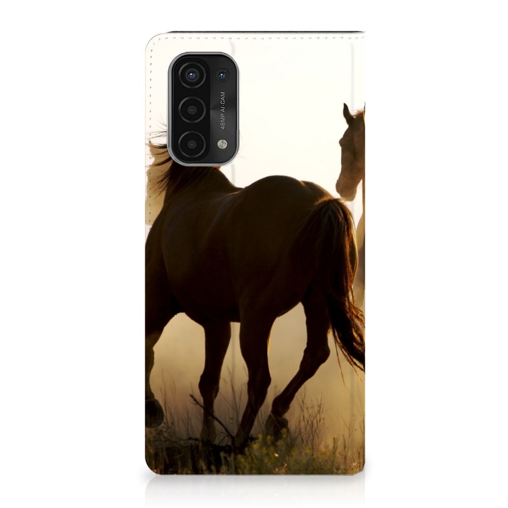 OPPO A54 5G | A74 5G | A93 5G Hoesje maken Design Cowboy met paardenprint in een natuurlijke setting.