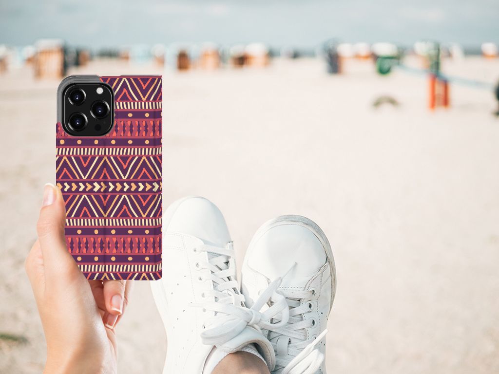 iPhone 13 Pro Hoesje met Magneet Aztec Paars - B2C Telecom