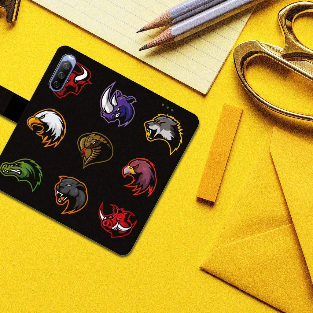 Sony Xperia 10 III Leuk Hoesje Cartoon met verschillende dierenkoppen ontwerpen op zwarte achtergrond.