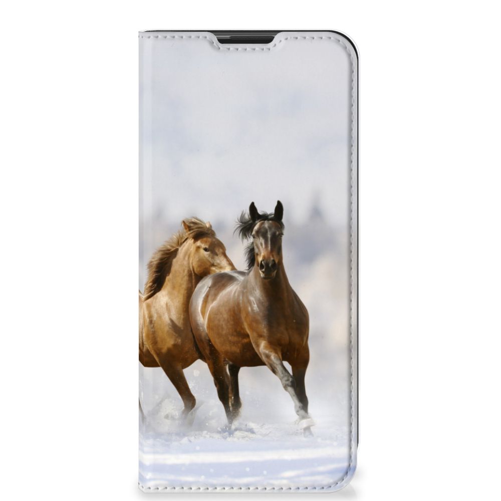 Motorola Moto G9 Play Hoesje maken Paarden met een afbeelding van rijdende paarden op een stijlvolle case.