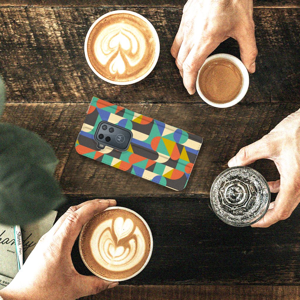 Motorola One Zoom Hoesje met Magneet Funky Retro - B2C Telecom