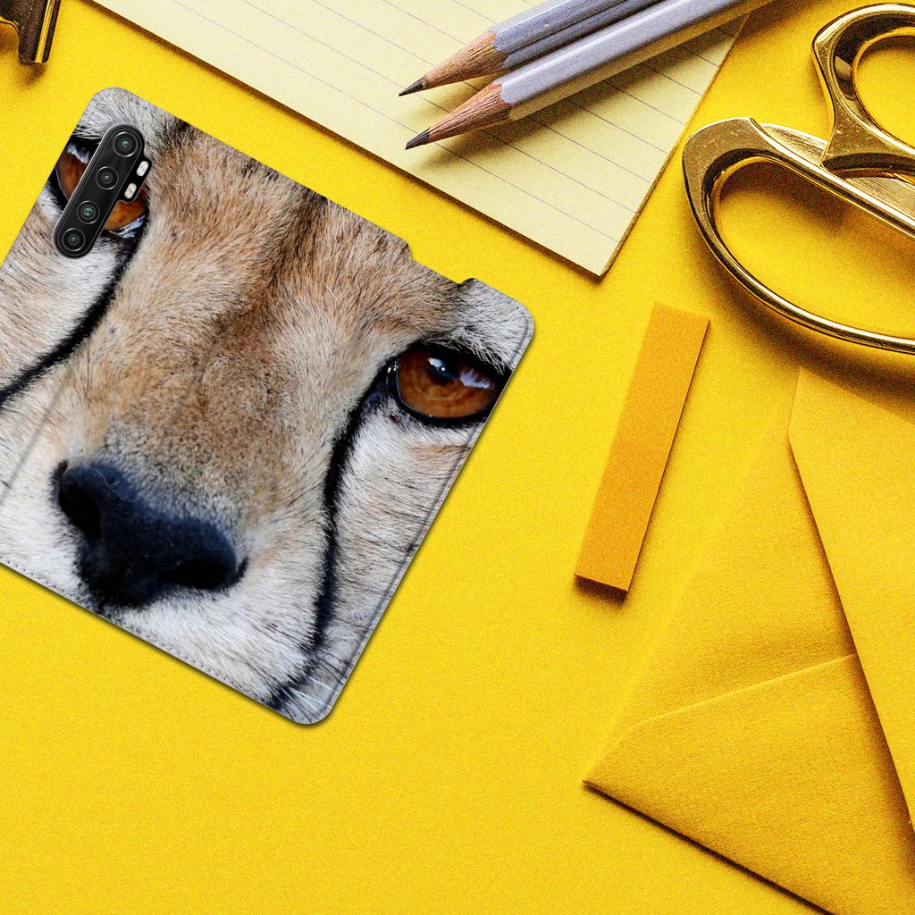 Xiaomi Mi Note 10 Lite Hoesje maken Cheetah close-up design featuring a cheetah's face on a vibrant yellow background.