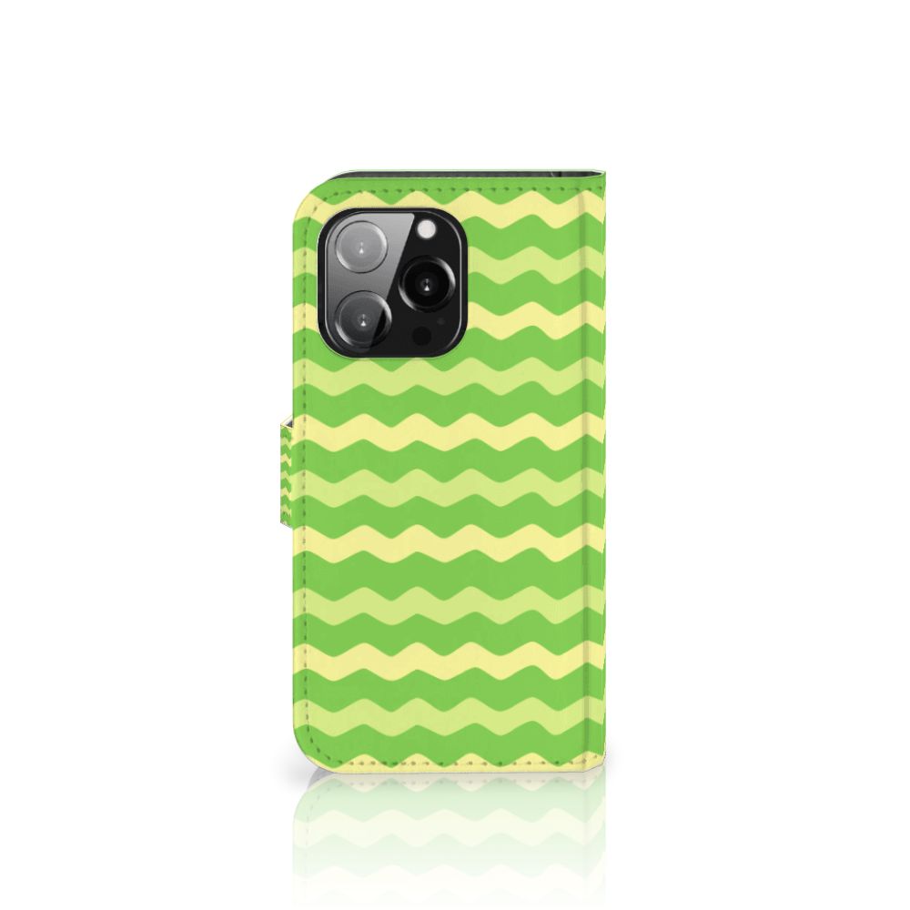 iPhone 13 Pro Telefoon Hoesje Waves Green met groene en gele golfpatronen 🌊