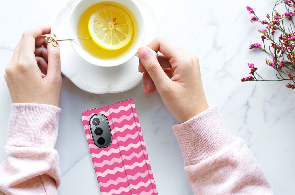 Motorola Edge 30 Pro Hoesje met Magneet Waves Pink - B2C Telecom