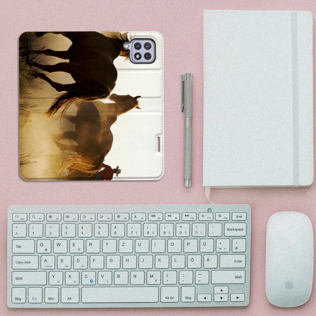 Samsung Galaxy A22 4G | M22 Hoesje maken Design Cowboy met paardenprint op achtergrond.