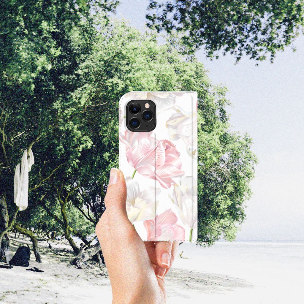 Apple iPhone 11 Pro Smart Cover Lovely Flowers