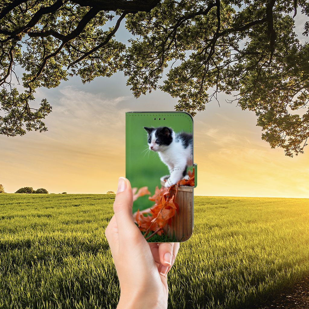 Apple iPhone 13 Telefoonhoesje met Pasjes Kitten