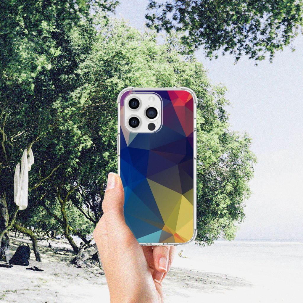 iPhone 13 Pro Max Shockproof Case Polygon Dark met kleurrijk geometrisch ontwerp op een zonnige achtergrond.