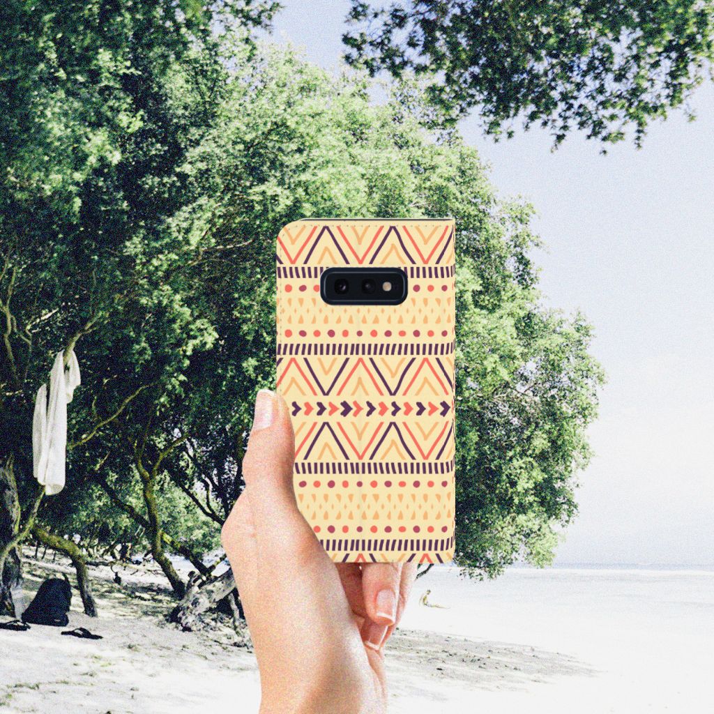 Samsung Galaxy S10e Hoesje met Magneet Aztec Yellow