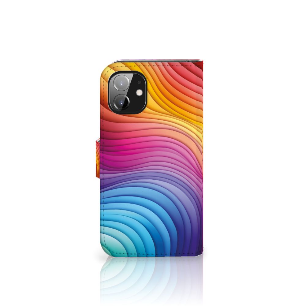 Book Case voor Apple iPhone 12 Mini Regenboog met kleurrijke golven van paars, blauw, roze en geel 🌈.